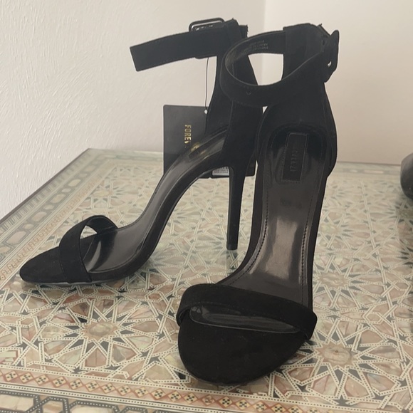 Shoe - Picture 3 of 4